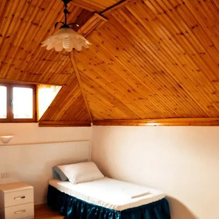 Tirana Central Guesthouse Ξενοδοχείο 3*