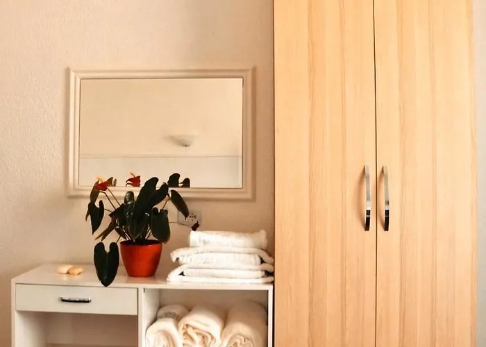 Tirana Central Guesthouse Hotel 3*