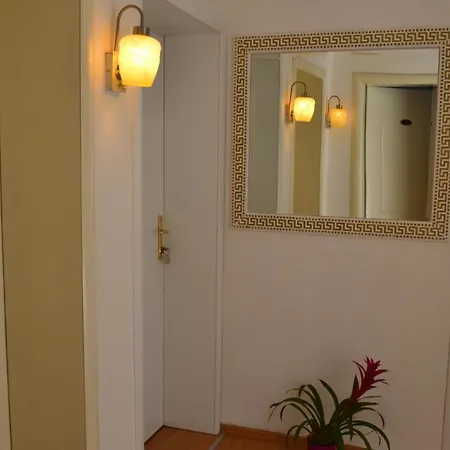 Tirana Central Guesthouse Szálloda