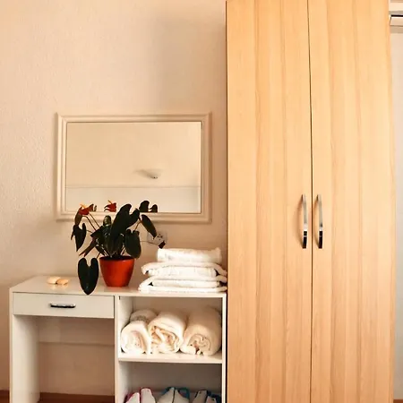 Tirana Central Guesthouse Hotel 3*