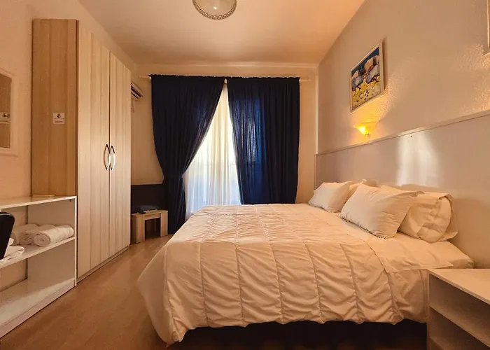 Tirana Central Guesthouse 3*